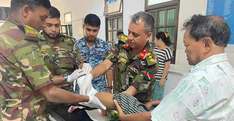 জটিল অস্ত্রোপচার সফলভাবে সম্পন্ন করছে সশস্ত্র বাহিনীর মেডিকেল টিম